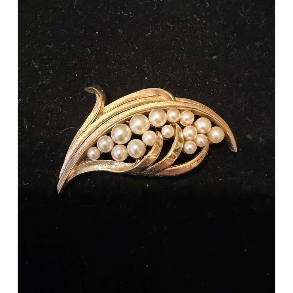 Vintage Crown Trifari Gold Tone Faux Pearl Leaf Wheat Spray Brooch Pin